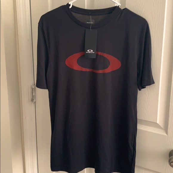 Oakley Other - Oakley tshirt